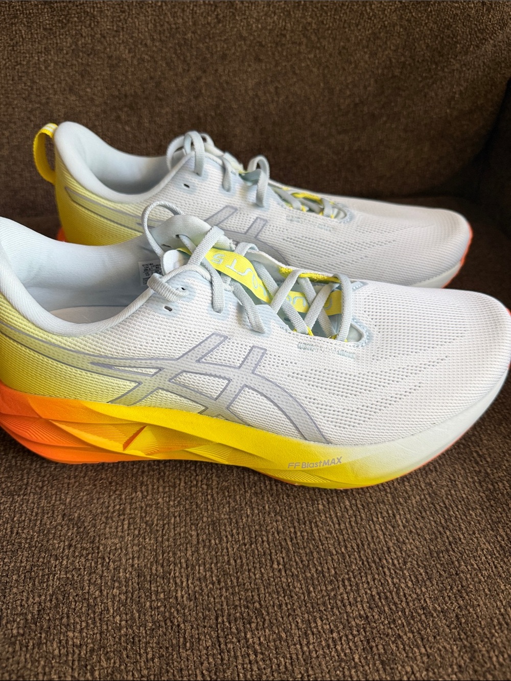 ASICS Novablast 5 - Picture 2 of 4